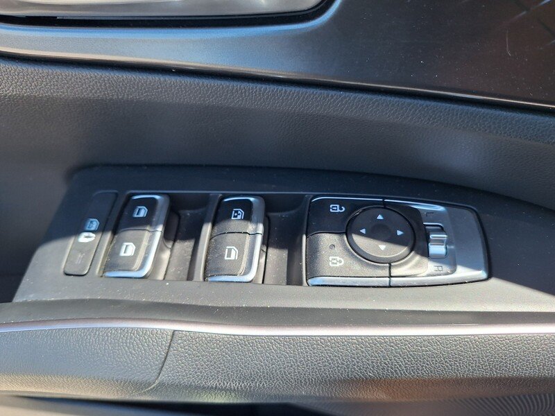 Used 2022 Black Kia EX image 19