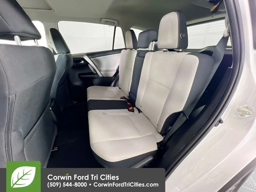 Used 2017 Super White Toyota XLE image 27
