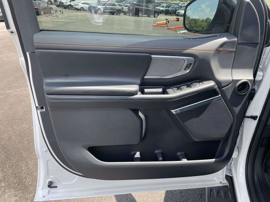 New 2025 Star White Metallic Tri-Coat Ford TREMOR® image 15