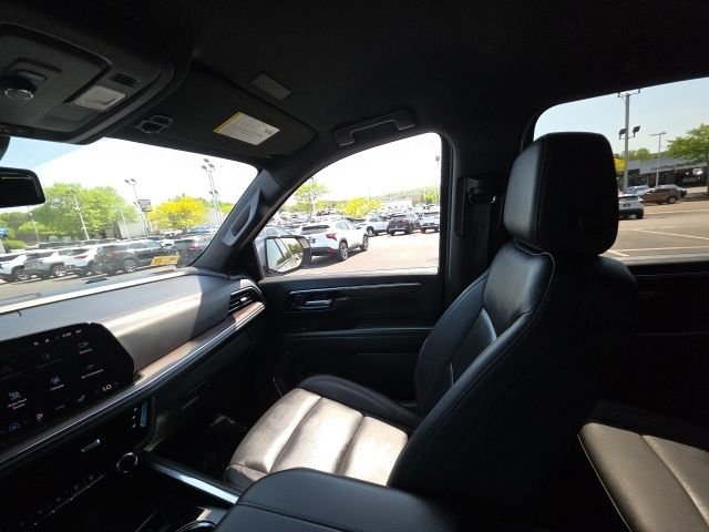 Used 2025 Gray Chevrolet Z71 image 25