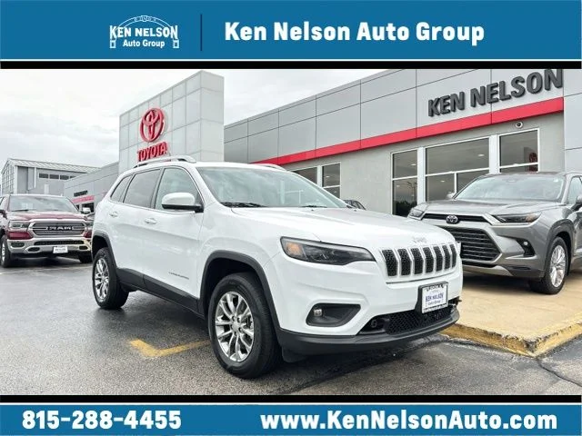 Used 2021 White Jeep Latitude Lux image 1