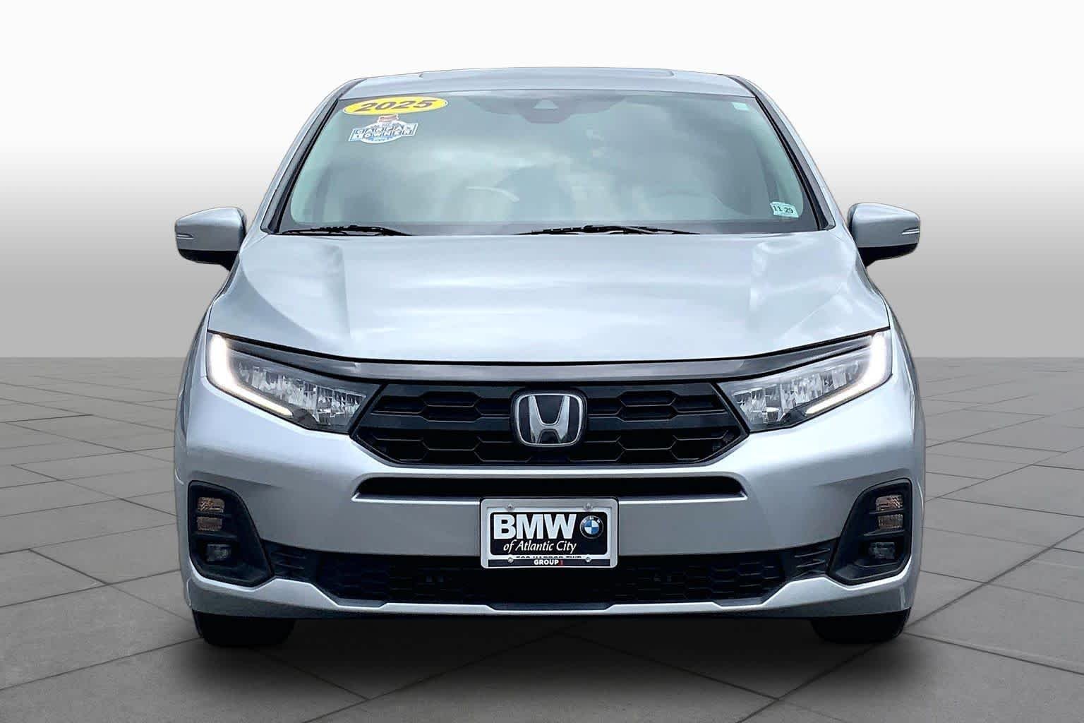 Used 2025 Solar Silver Metallic Honda Touring image 3