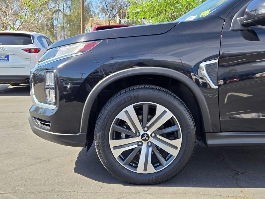 Used 2021 Black Mitsubishi ES image 9