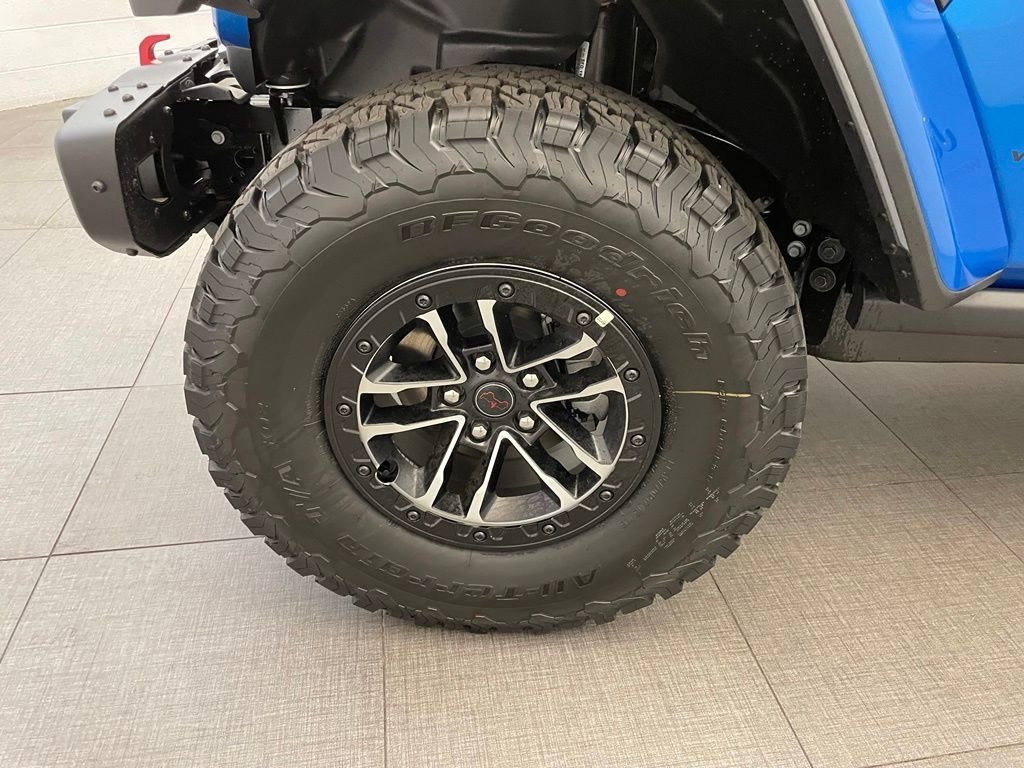 New 2026 Hydro Blue Pearl-Coat Exterior Paint Jeep Rubicon X image 9