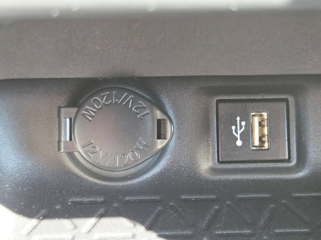2024 Toyota RAV4 XLE - Photo 11