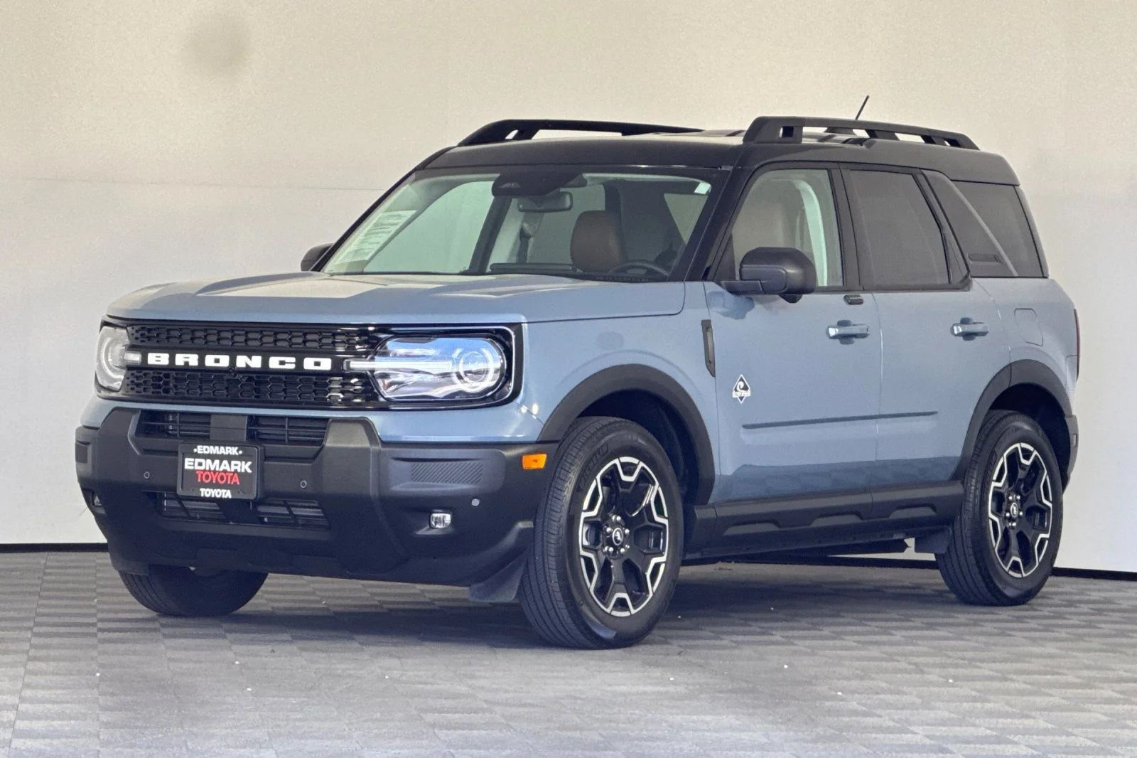 Used 2025 Azure Gray Metallic Ford Outer Banks image 7