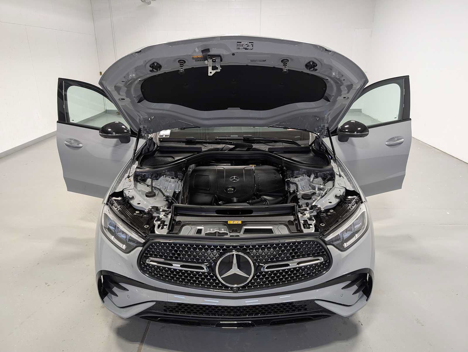 New 2026 MANUFAKTUR Alpine Grey Mercedes-Benz GLC 300 image 11