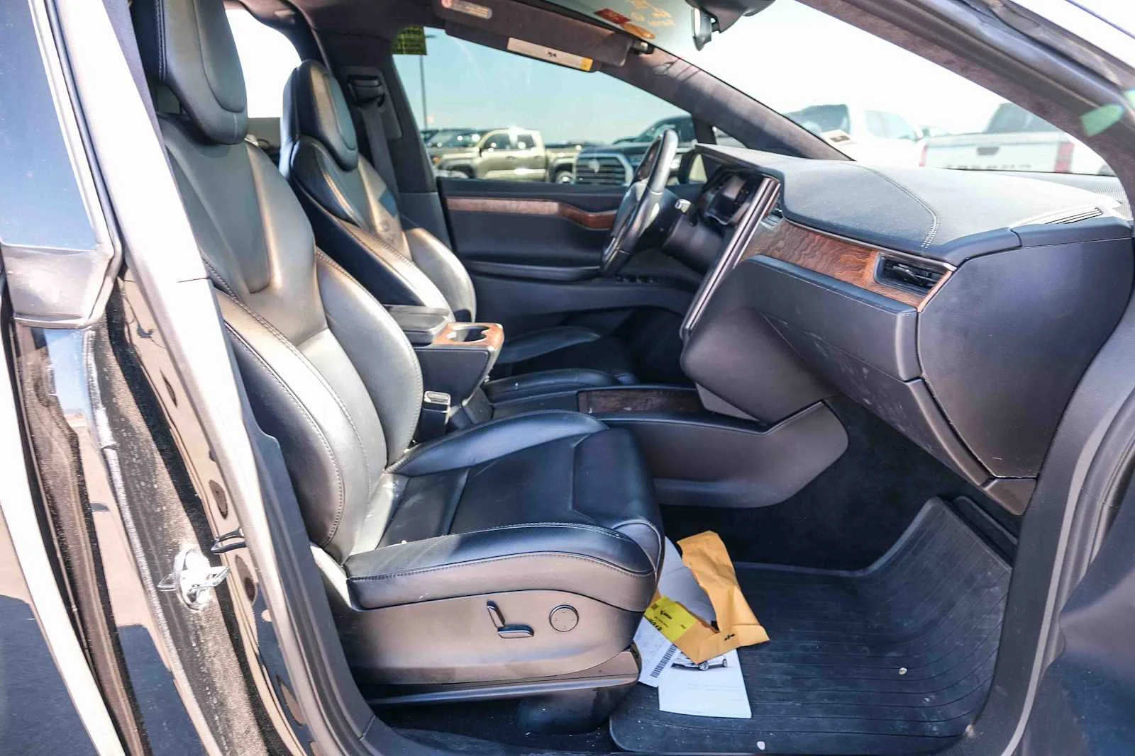 Used 2018  Tesla  image 16