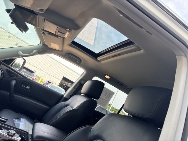 Used 2023 White Nissan Platinum image 16