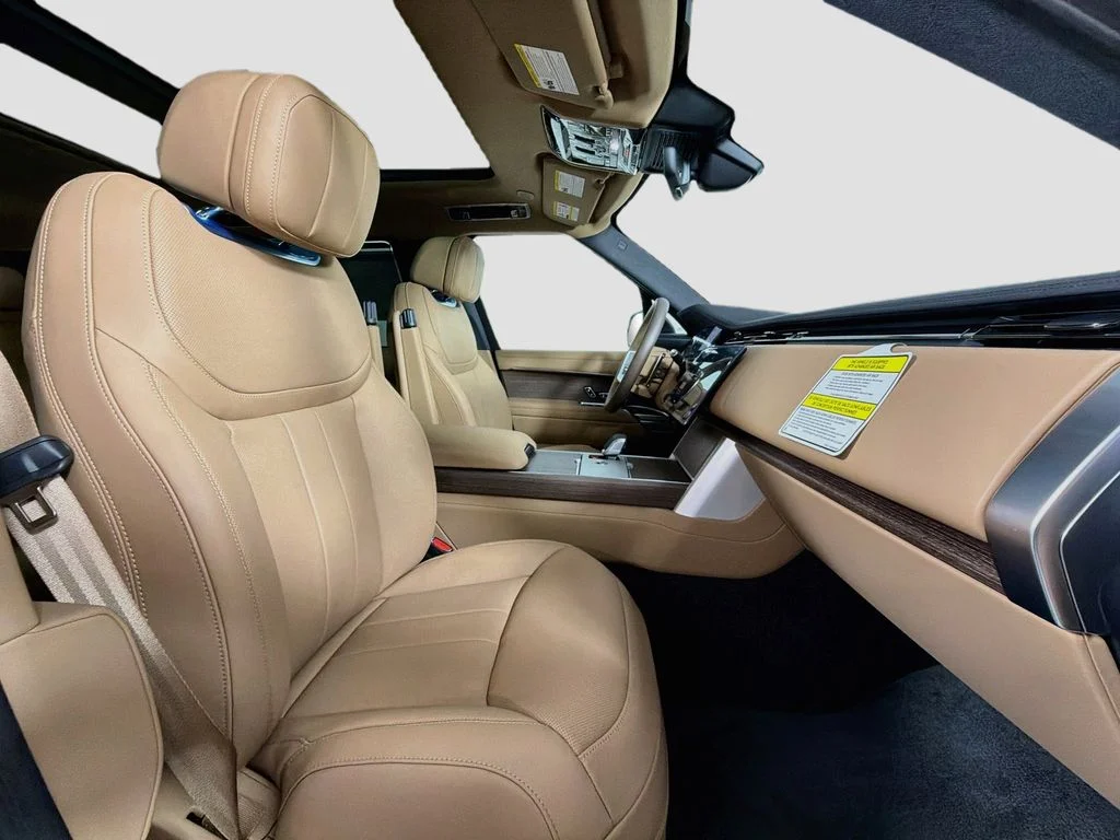 New 2026 Eiger Grey Land Rover SE image 30