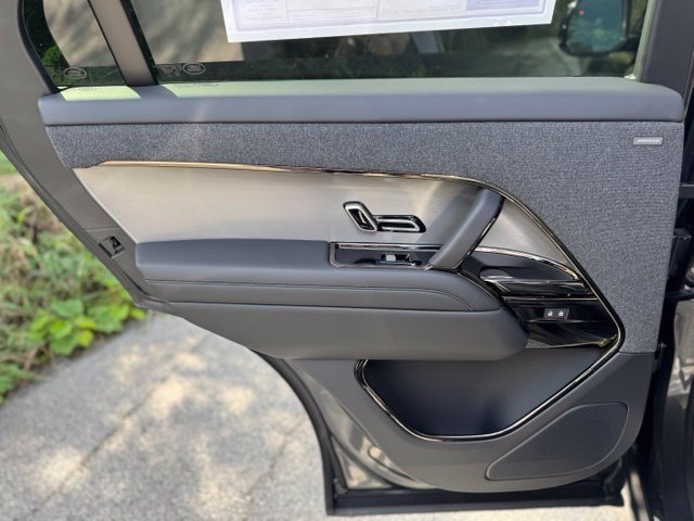 New 2027  Land Rover SE image 11