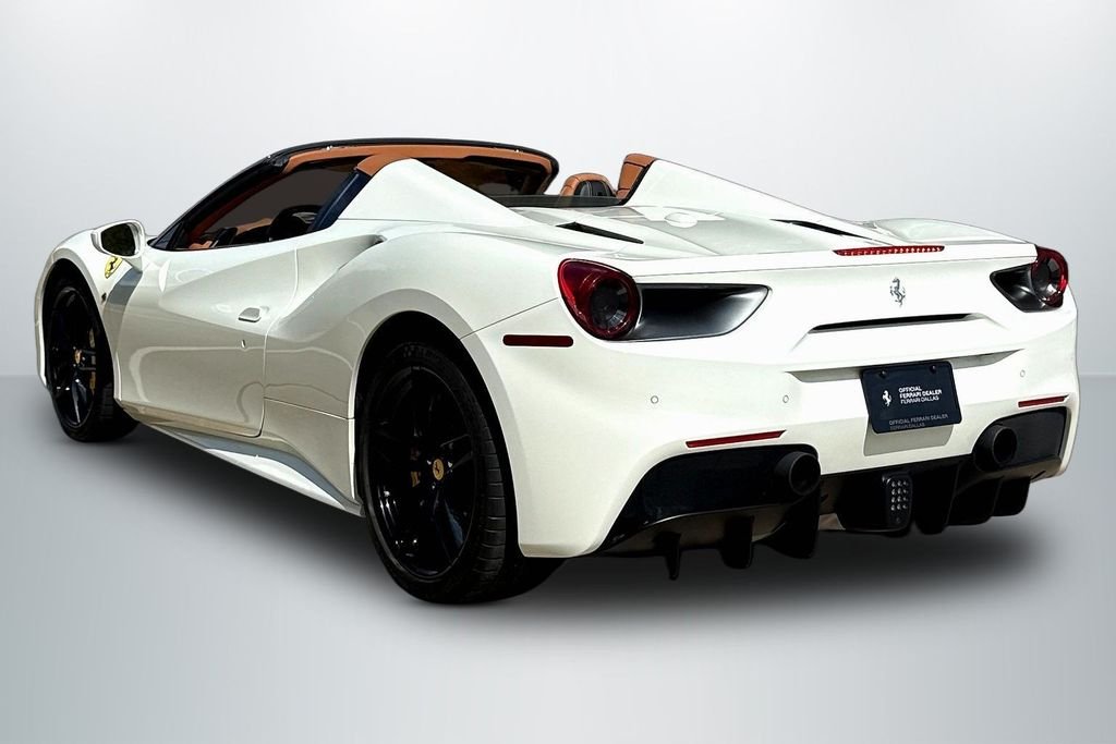 Used 2018  Ferrari  image 5