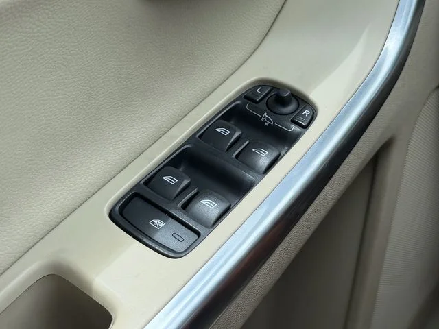Used 2016 Gray Volvo T6 image 27