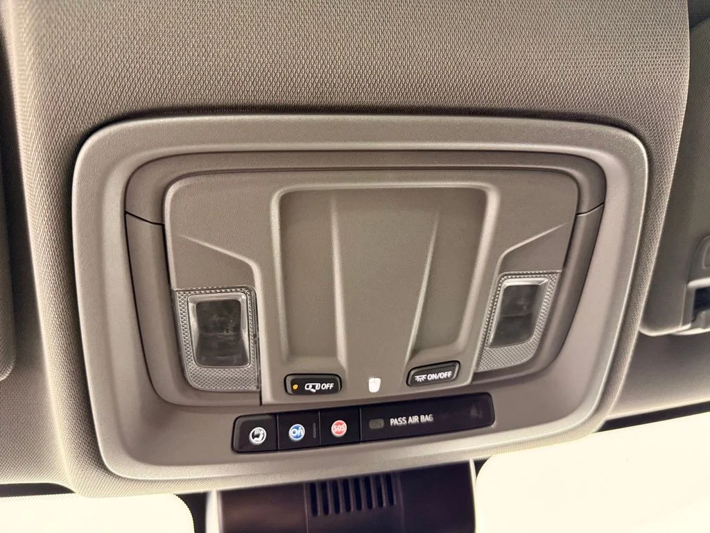 Used 2025 White GMC Pro image 27