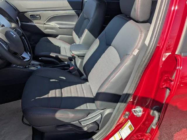 New 2027 Red Mitsubishi SE image 22