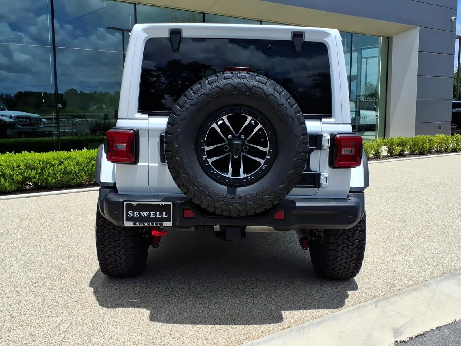 Used 2024 Bright White Clearcoat Jeep Rubicon X image 7