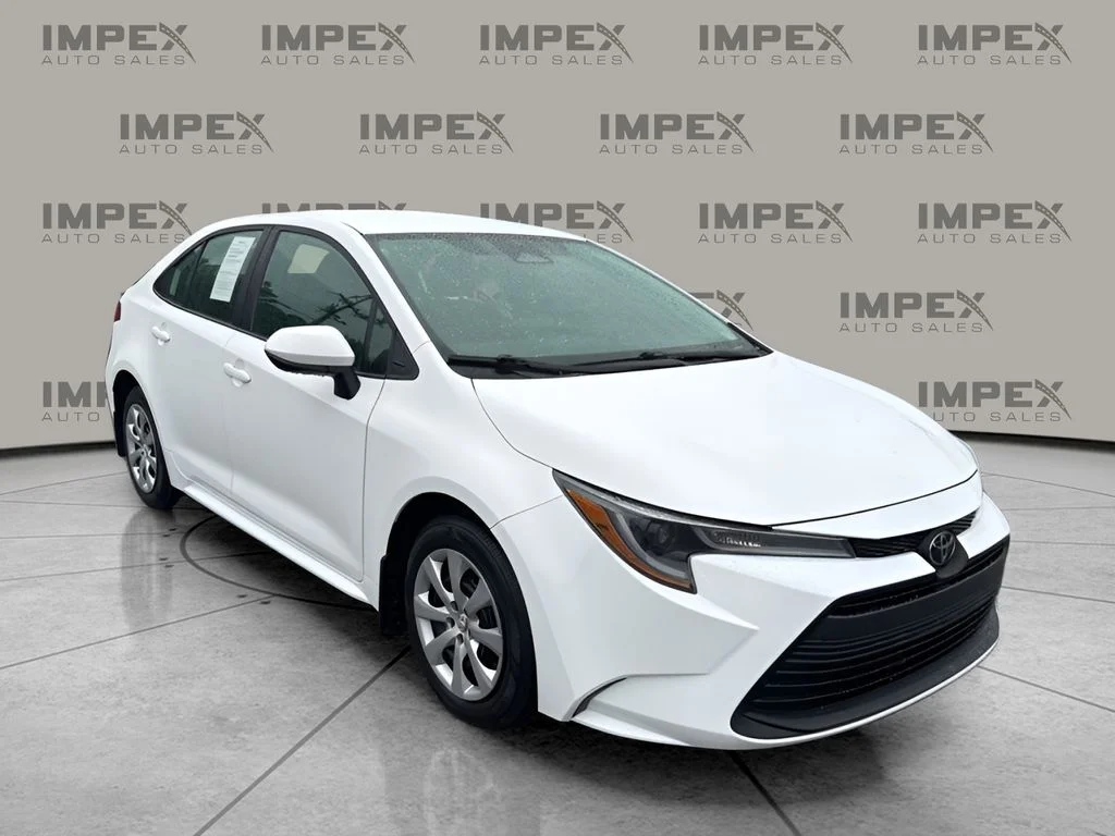 Used 2025 White Toyota LE image 7