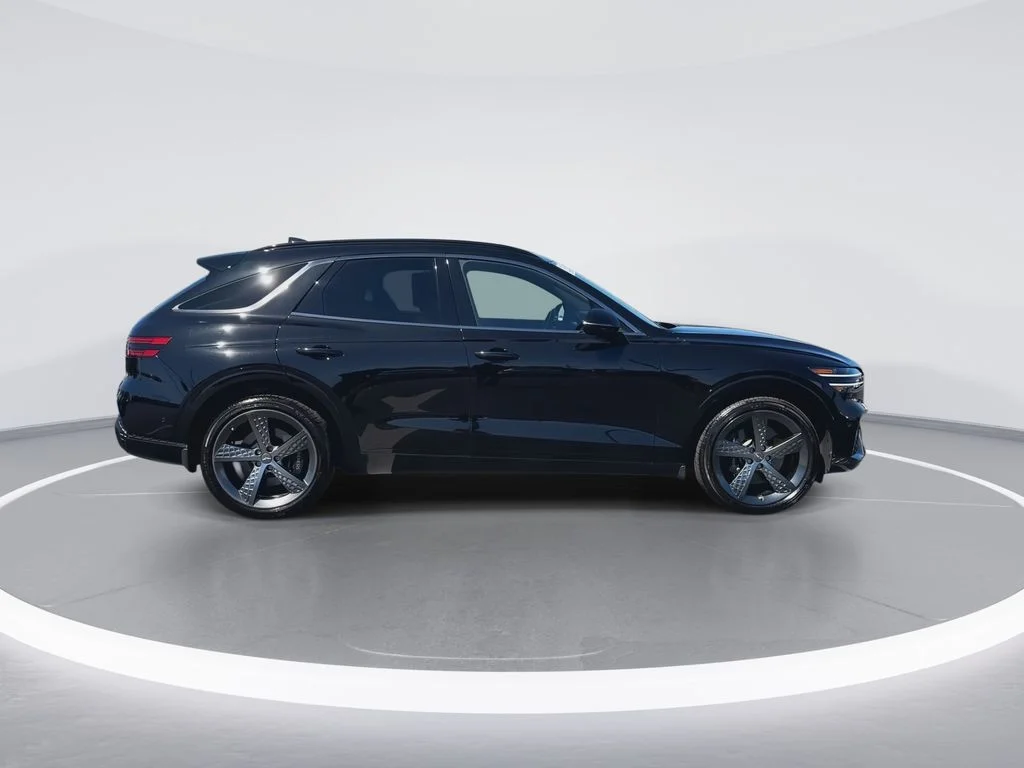 Used 2025 Black Genesis 2.5T image 9