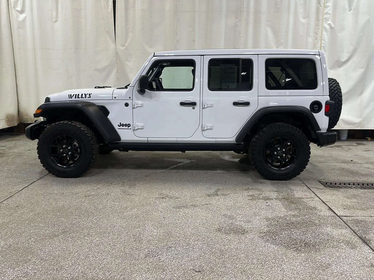 Used 2024 Jeep Wrangler 4-Door Willys with VIN 1C4PJXDG5RW257757 for sale in Waconia, Minnesota