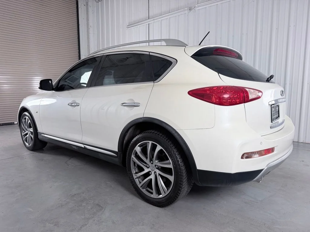 Used 2017 White INFINITI Base image 7