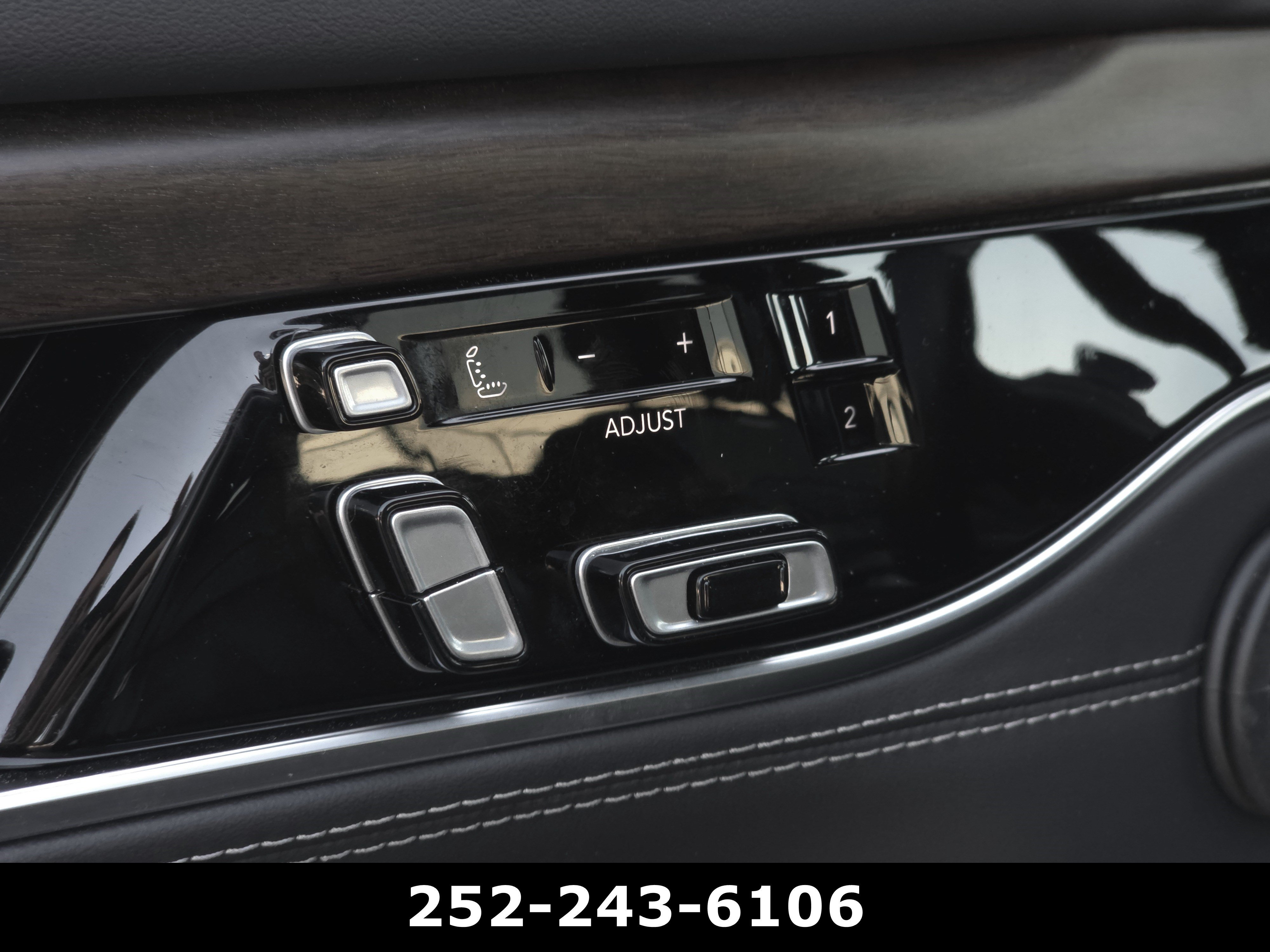 Used 2022 Diamond Black Crystal Pearlcoat Jeep Series II image 29