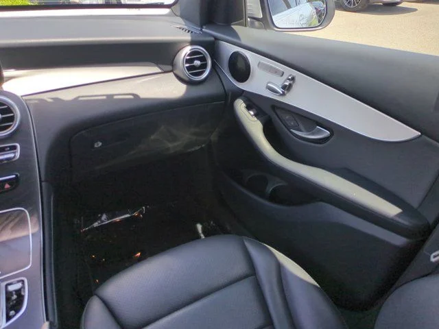 Used 2020  Mercedes-Benz GLC 300 image 15