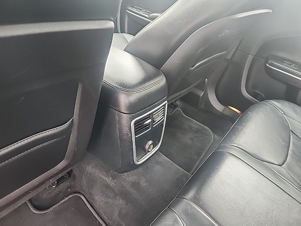 Used 2013 White Chrysler Base image 25