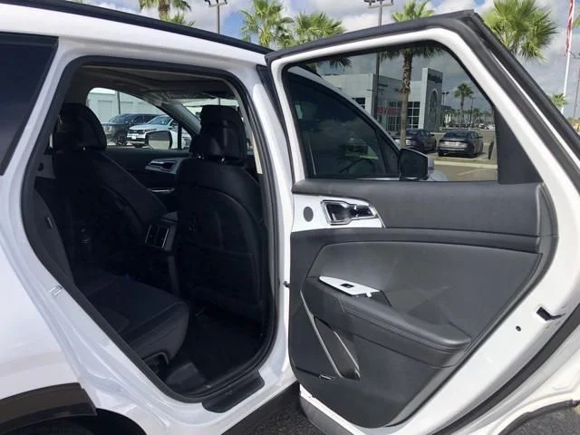 New 2025 White Kia SX-Prestige image 16
