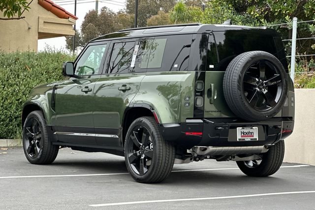 New 2026 Woolstone Green Land Rover X-Dynamic SE image 3