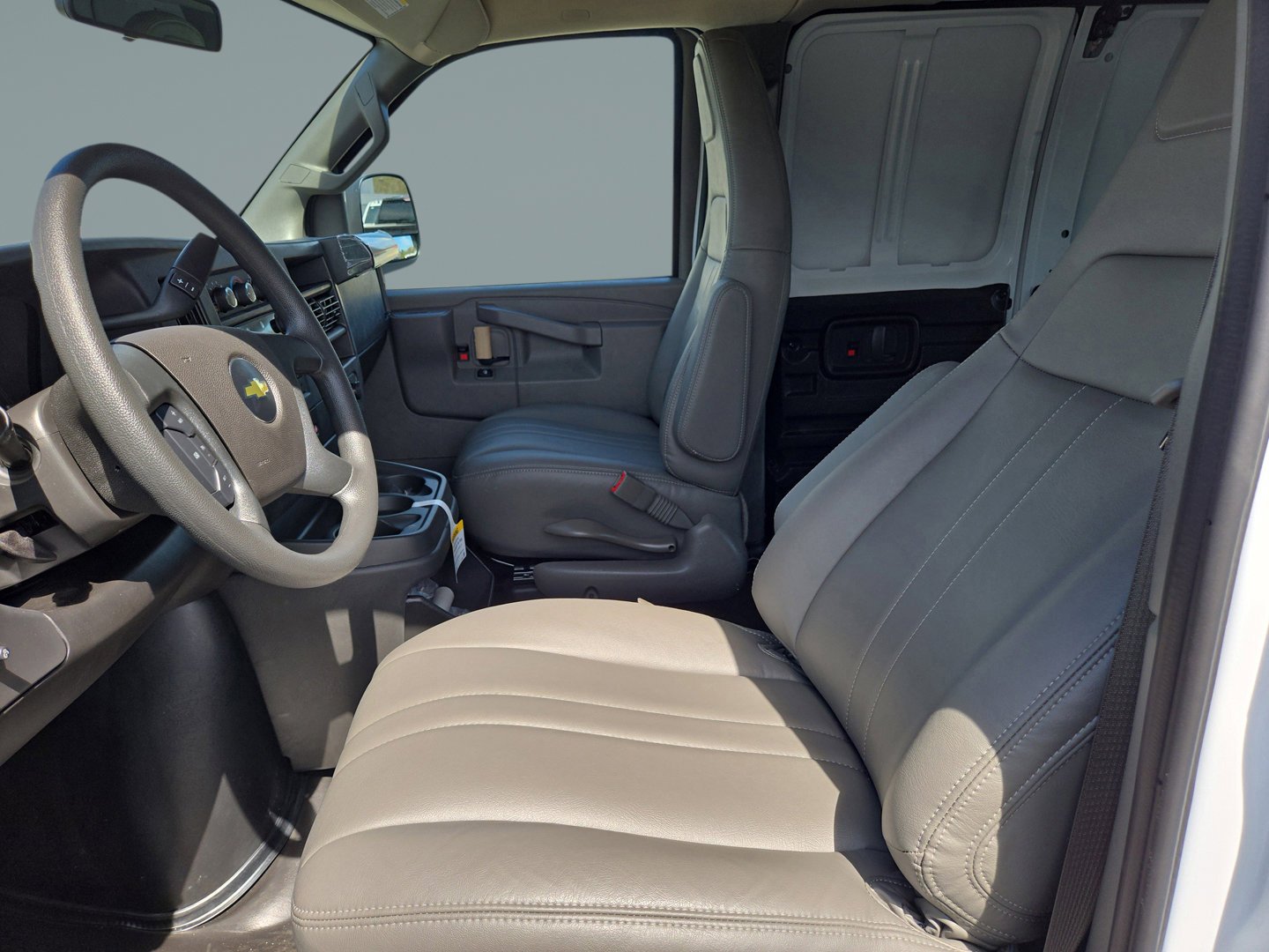 2025 Chevrolet Express Cargo Work Van - Photo 13