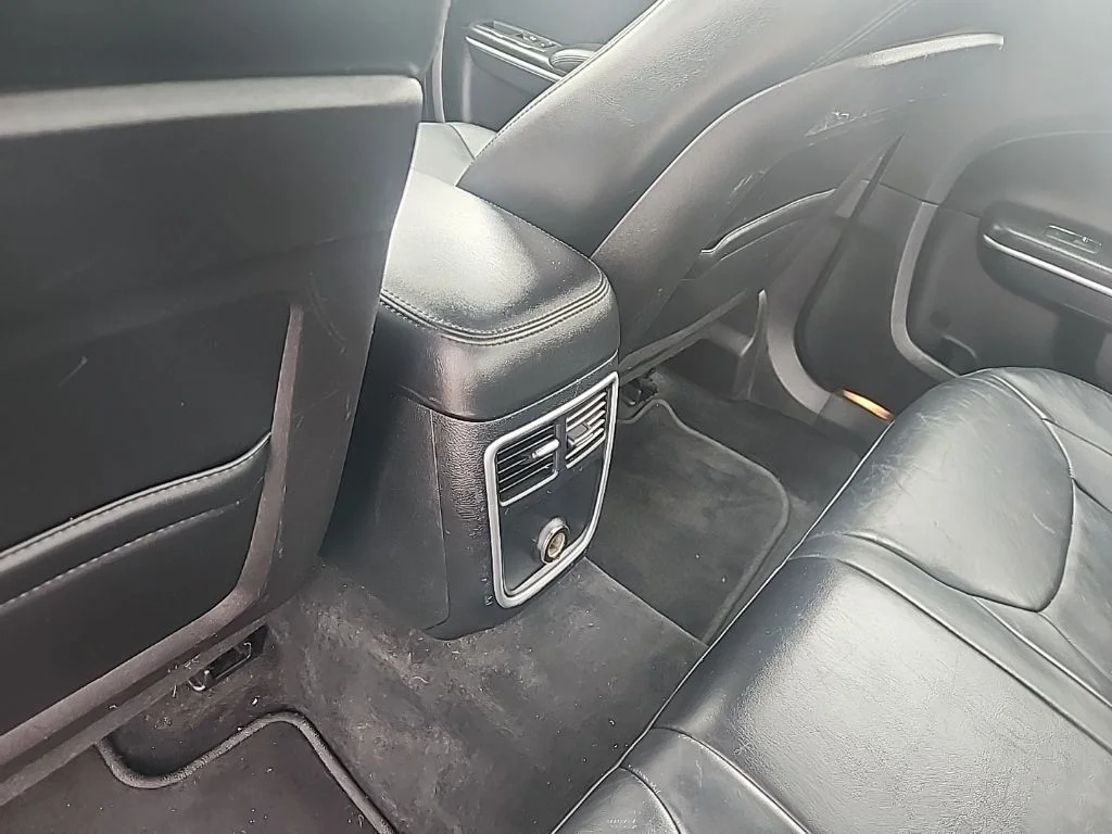 Used 2013 White Chrysler Base image 25