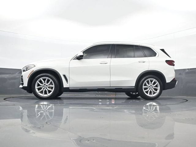 Used 2021 White BMW xDrive40i image 28