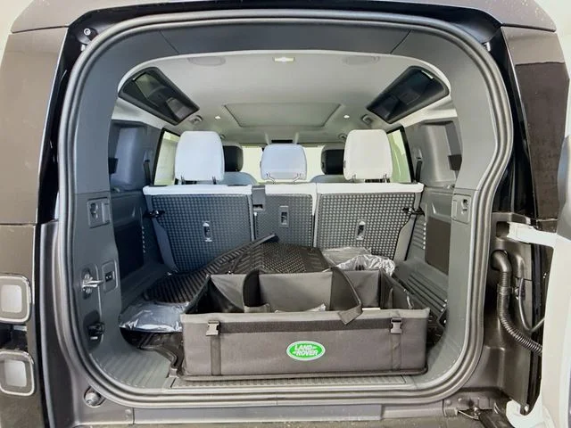New 2026 Fuji White Land Rover X-Dynamic SE image 28