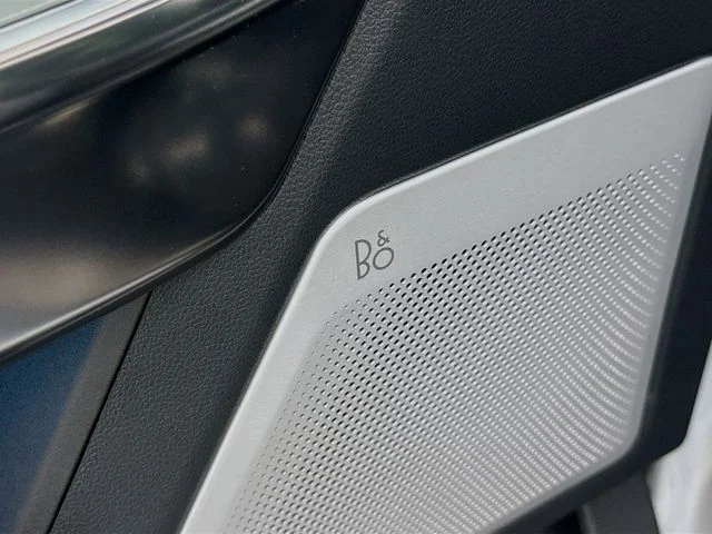 Used 2025 White Metallic Ford Platinum image 19