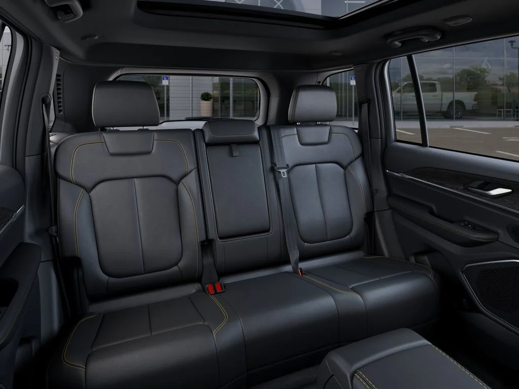 New 2026 Diamond Black Crystal Pearlcoat Jeep Limited image 16