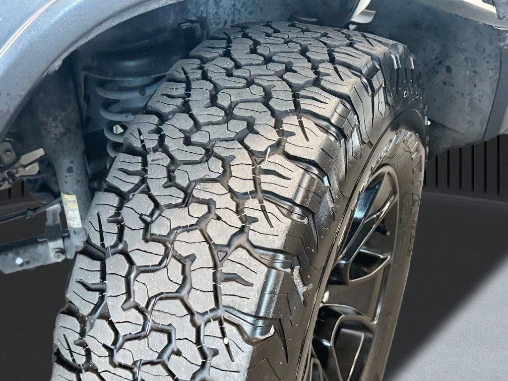 Used 2020 White Jeep Sport image 19