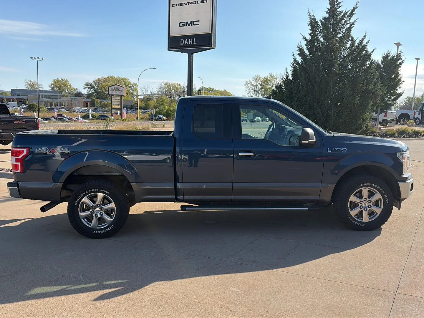 Used 2019 Blue Ford XL image 2