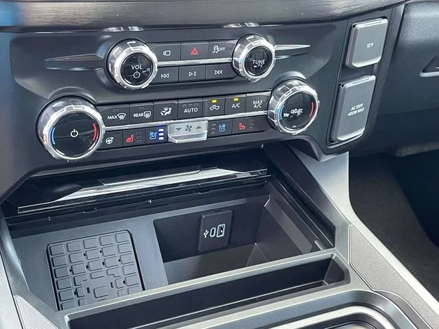 New 2026 Agate Black Metallic Ford F-250® Lariat® image 9