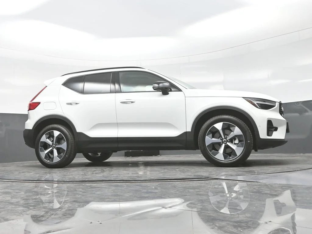 New 2026 Crystal White Volvo Plus image 28