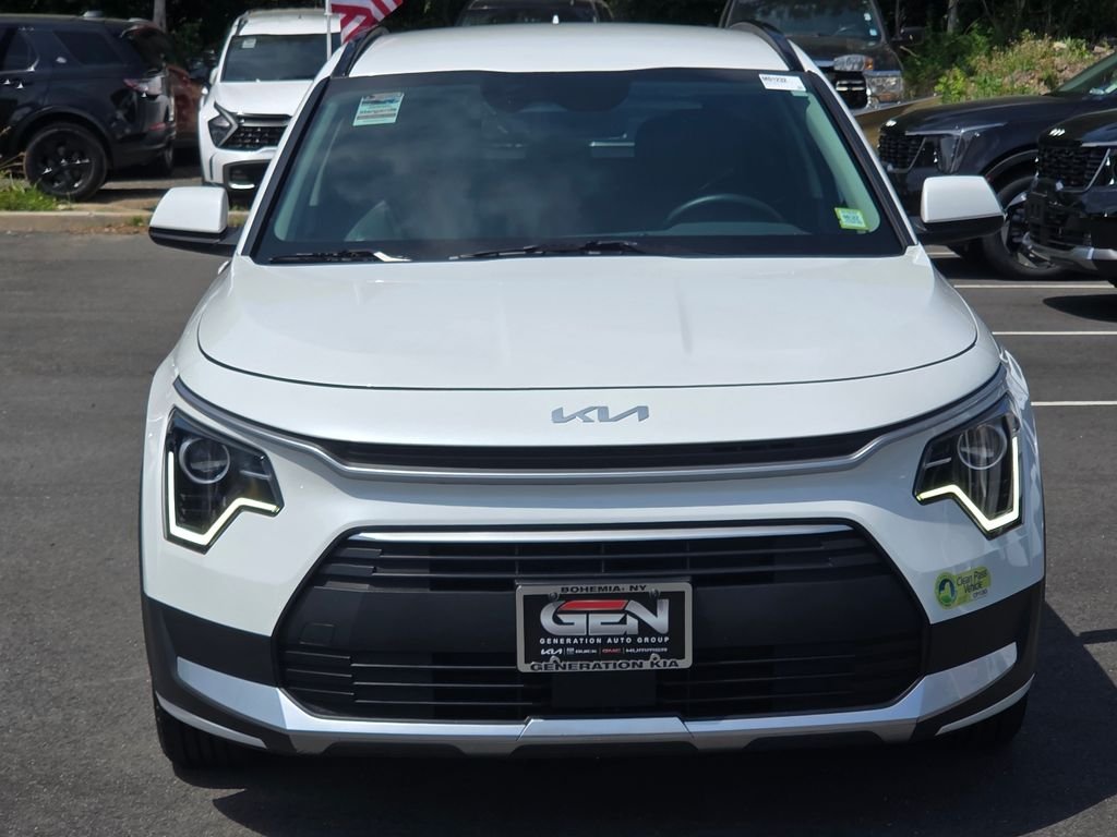 Used 2023 White Kia EX image 2
