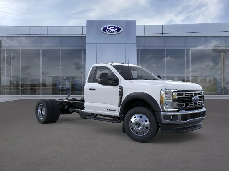 New 2026 Oxford White Ford F-600® XLT image 7