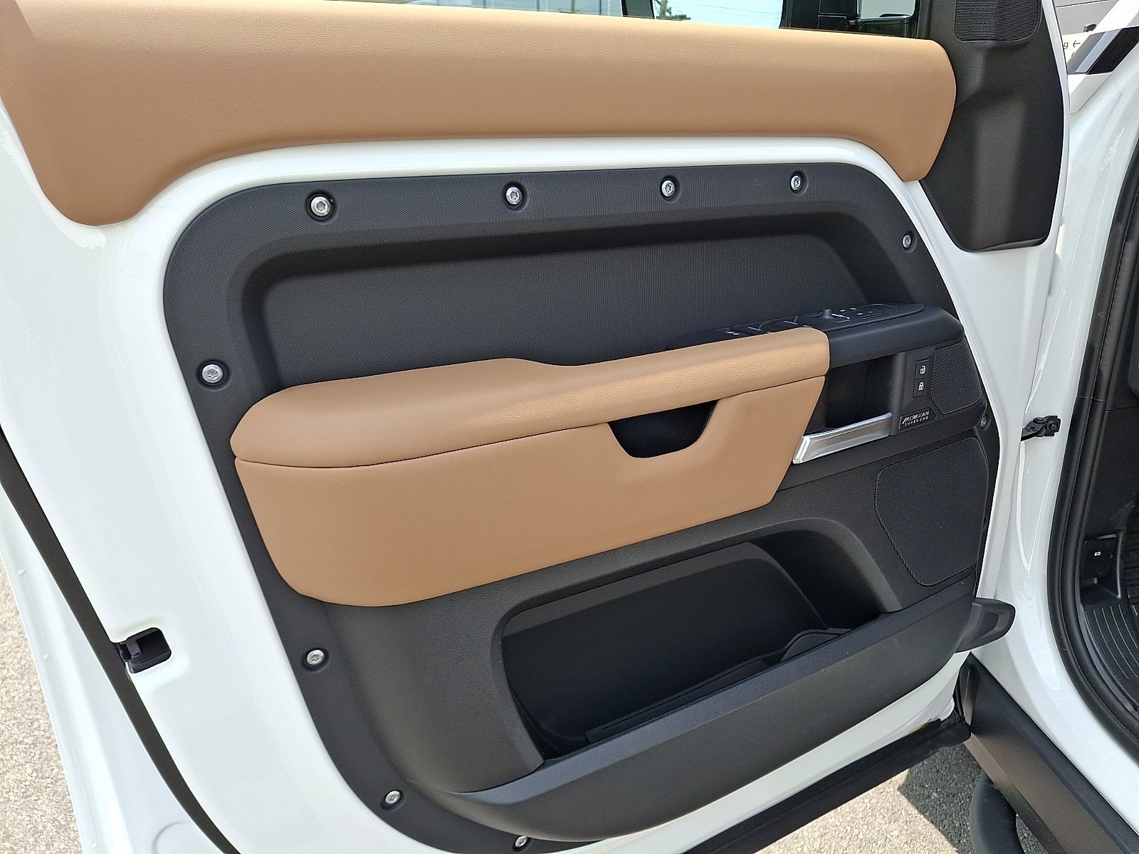 New 2026 Fuji White LAND ROVER X-Dynamic SE image 8