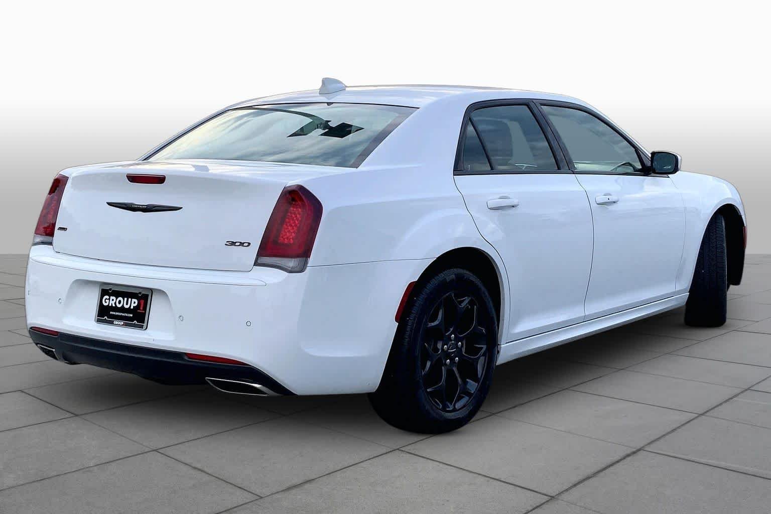 Used 2023 Bright White Clearcoat Chrysler Touring L image 13