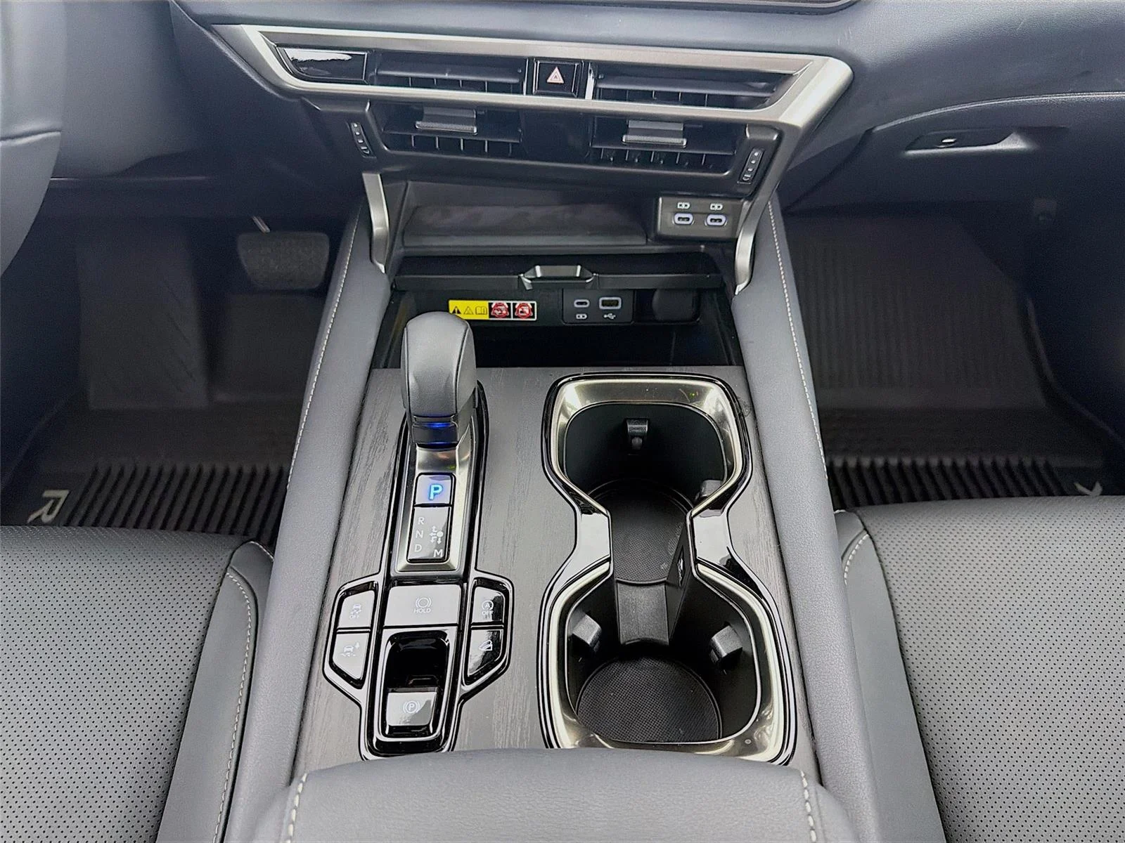 2025 Lexus RX 350 - Photo 18