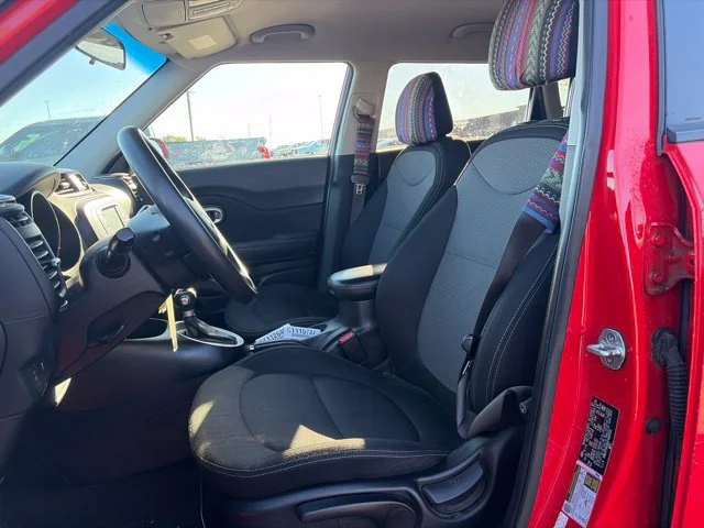 Used 2017 Inferno Red Kia + image 10
