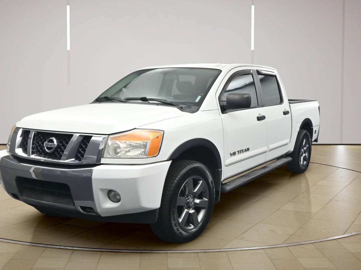Used 2015 Glacier White Nissan SV image 3