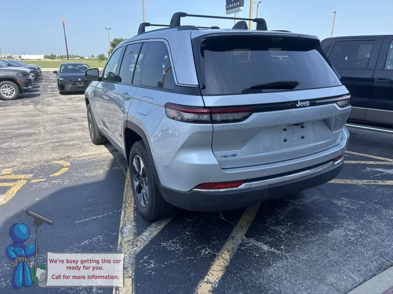 Used 2024 Silver Zynith Jeep 4xe image 3