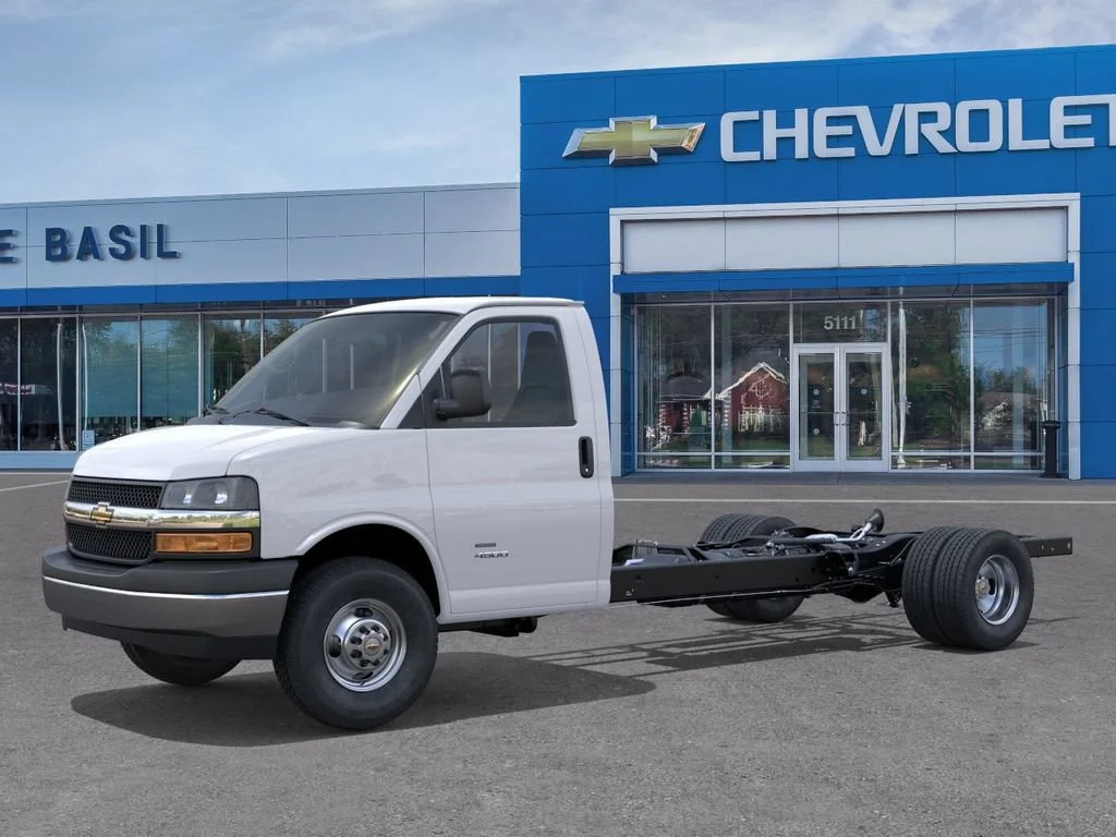 New 2026 Summit White Chevrolet 2WT image 2