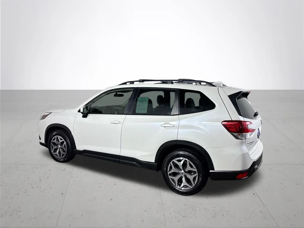 Used 2023 Crystal White Pearl Subaru Premium image 8