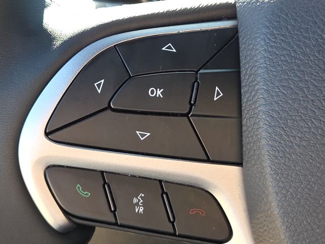 Used 2019 Silver Jeep Overland image 27